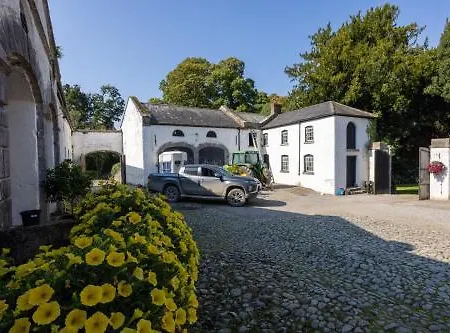 Noan Estate Self Catering Coach Holiday home *